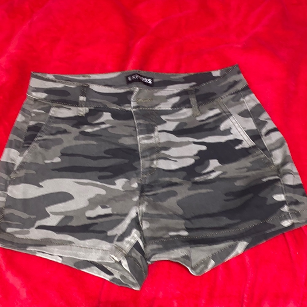 Super cute camo express shorts